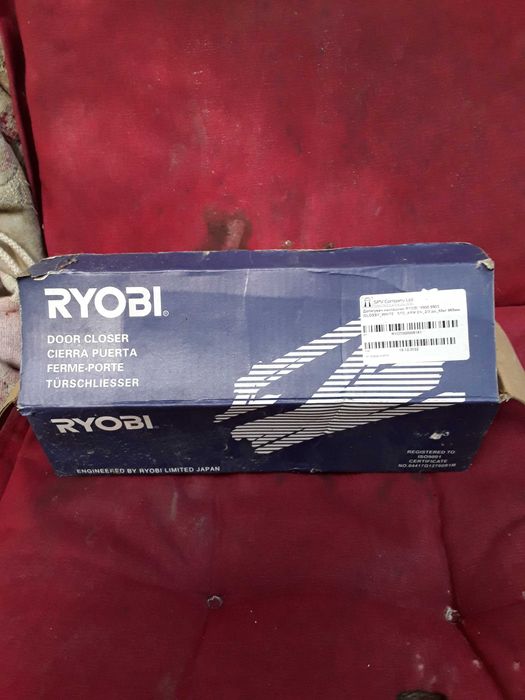Держатель двери новый фирма RYOBI