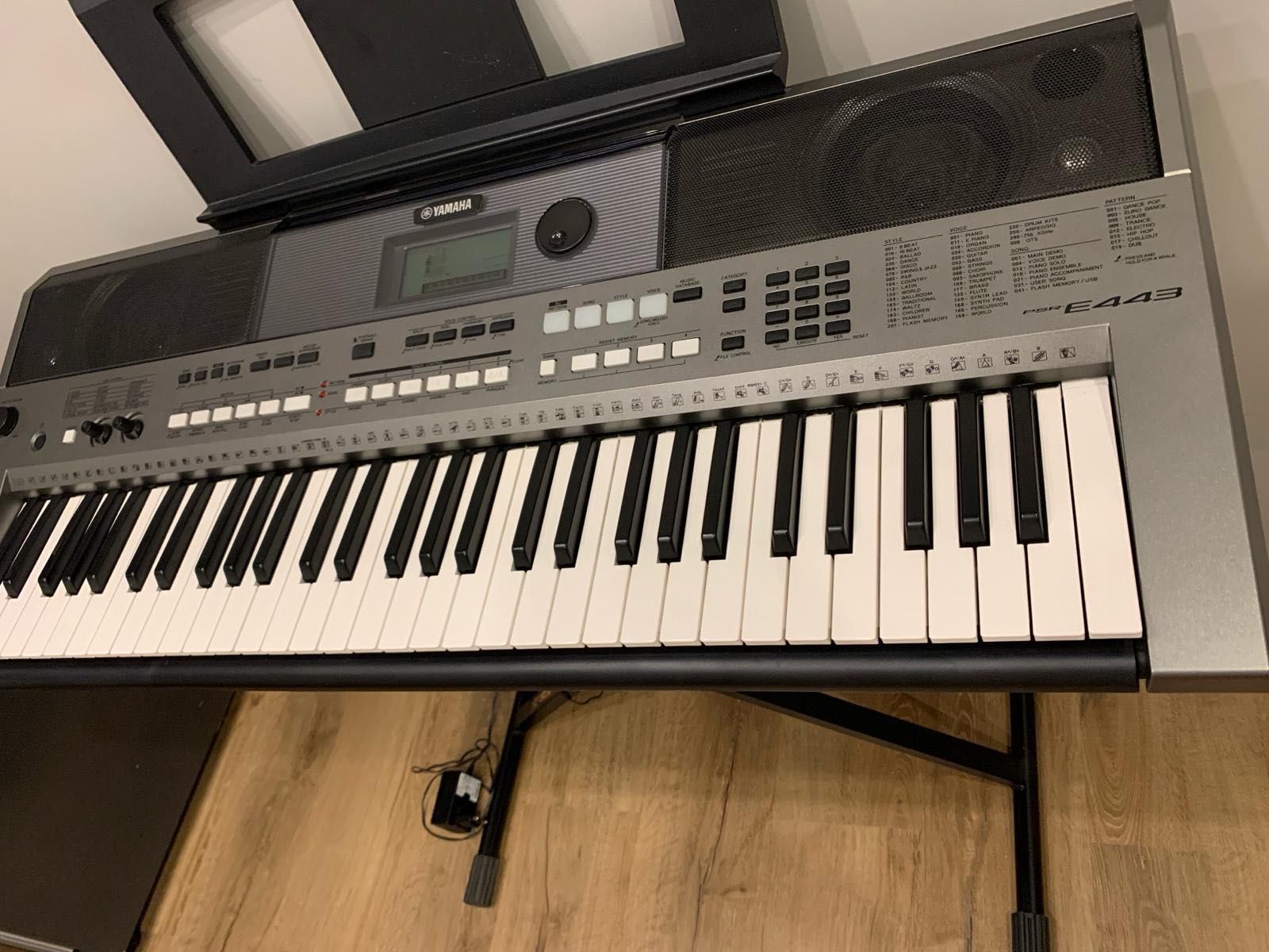 Keyboard Yamaha PSR-E443