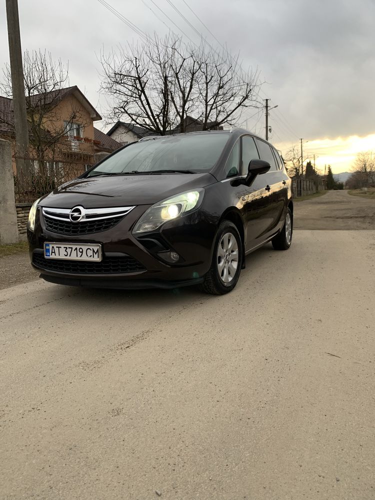 Opel zafira c 2014року