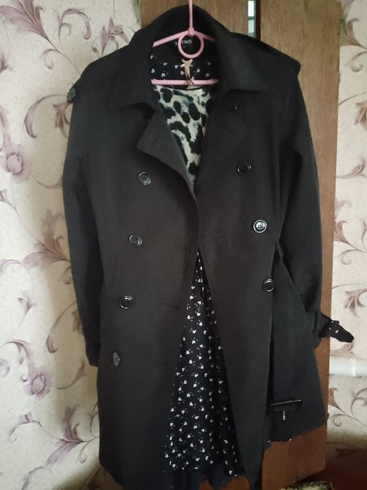 Подарую пальтішко, плащик розмір М стан на вихід