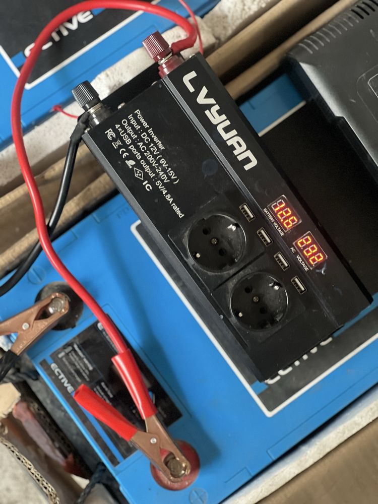 Инвертор 12V → 220V, 5000W В хорошем состоянии, работает без проблем.