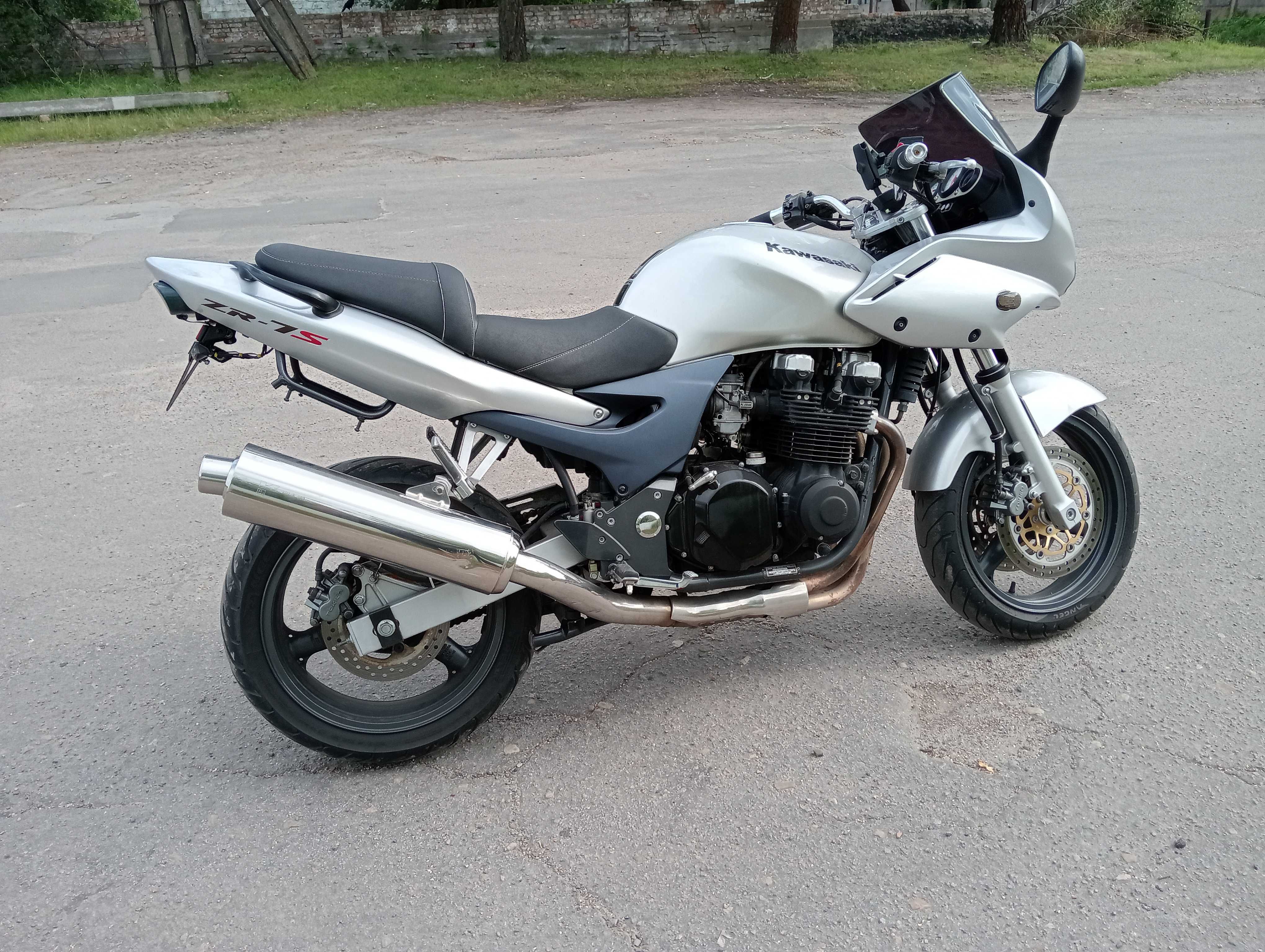 Продам kawasaki zr-7s