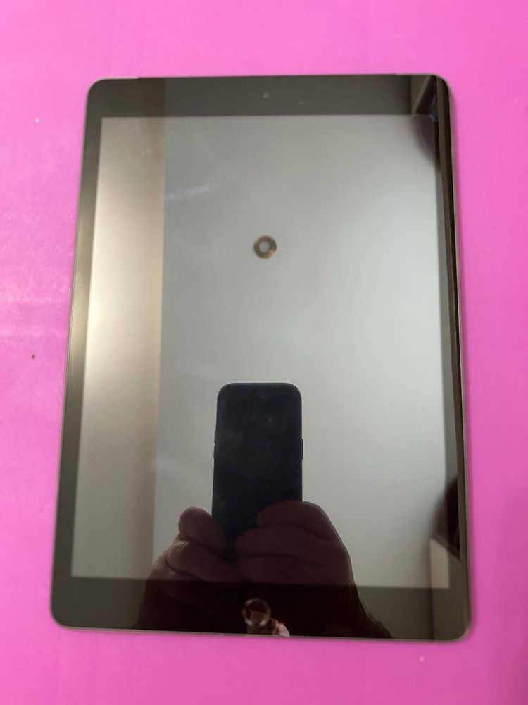 iPad 9, 64 lte. Сліди від чохла. Батарея 90%. 240$.
