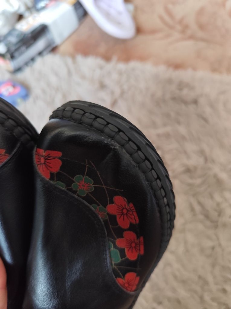 Buty damskie w kwiaty