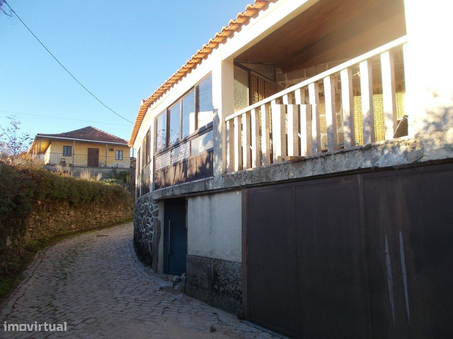 Casa e Garagem Oportunidade 15 minutos de Chaves