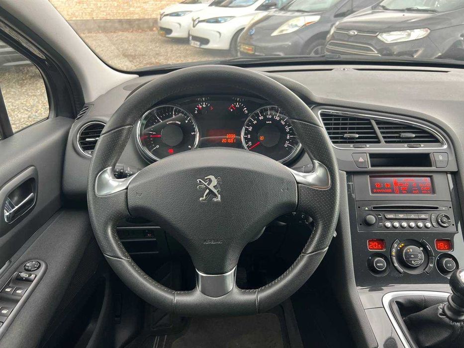 Peugeot 5008 2015р.в 1.6 дизель