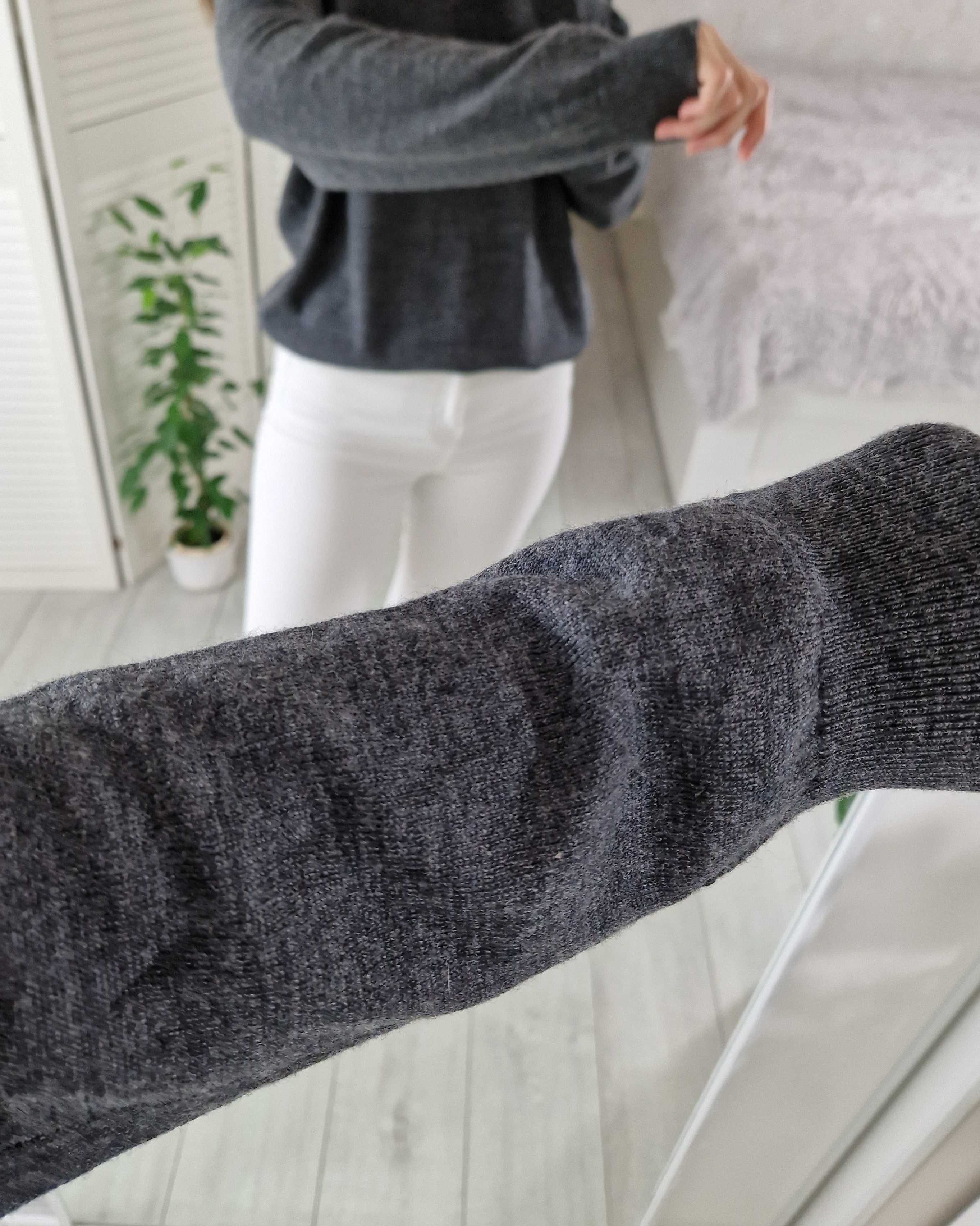 Quality Garment szary sweter wełniany w serek 100% żywa wełna merino L