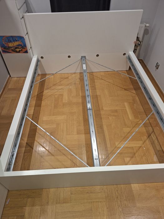 Łóżko malm Ikea ze stelażem 160x200