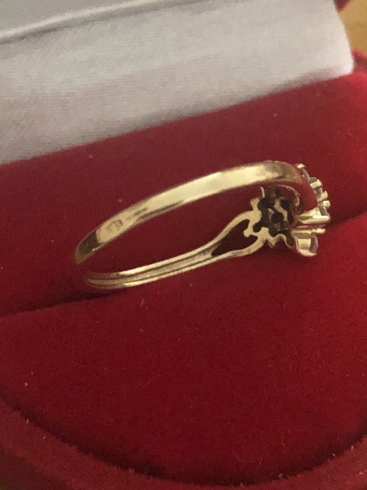 Zloty pierscionek 375