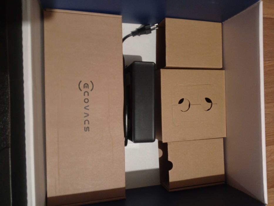 Робот - пилосос Ecovacs Deebot Ozmo T8