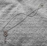 Wisiorek w kształcie klucza z łańcuszkiem