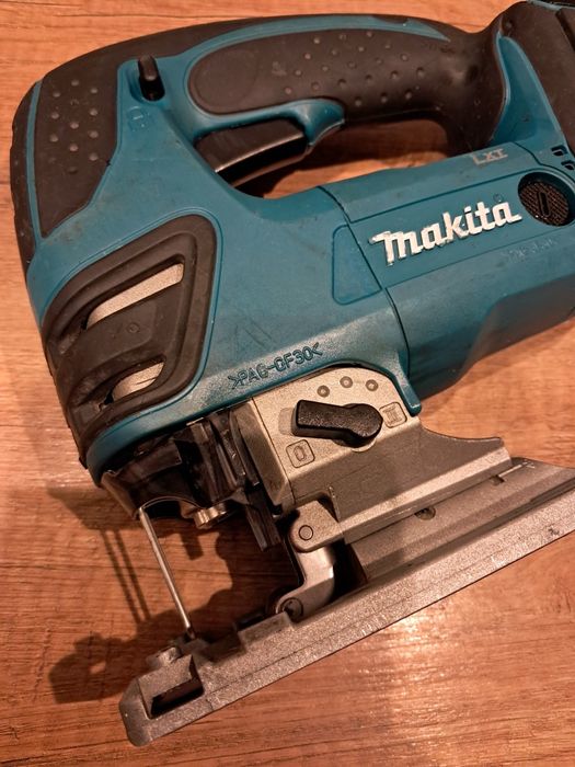 Oryginalna wyrzynarka aku. makita DJV180 LXT  na baterię 18V
