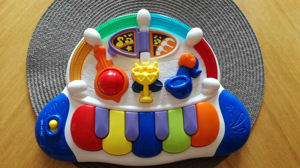 Zabawki dla malucha klocki sensoryczne Fisher Price muzyczne pianinko