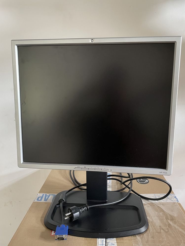 Monitor HP L1950g 19 cali z okablowaniem