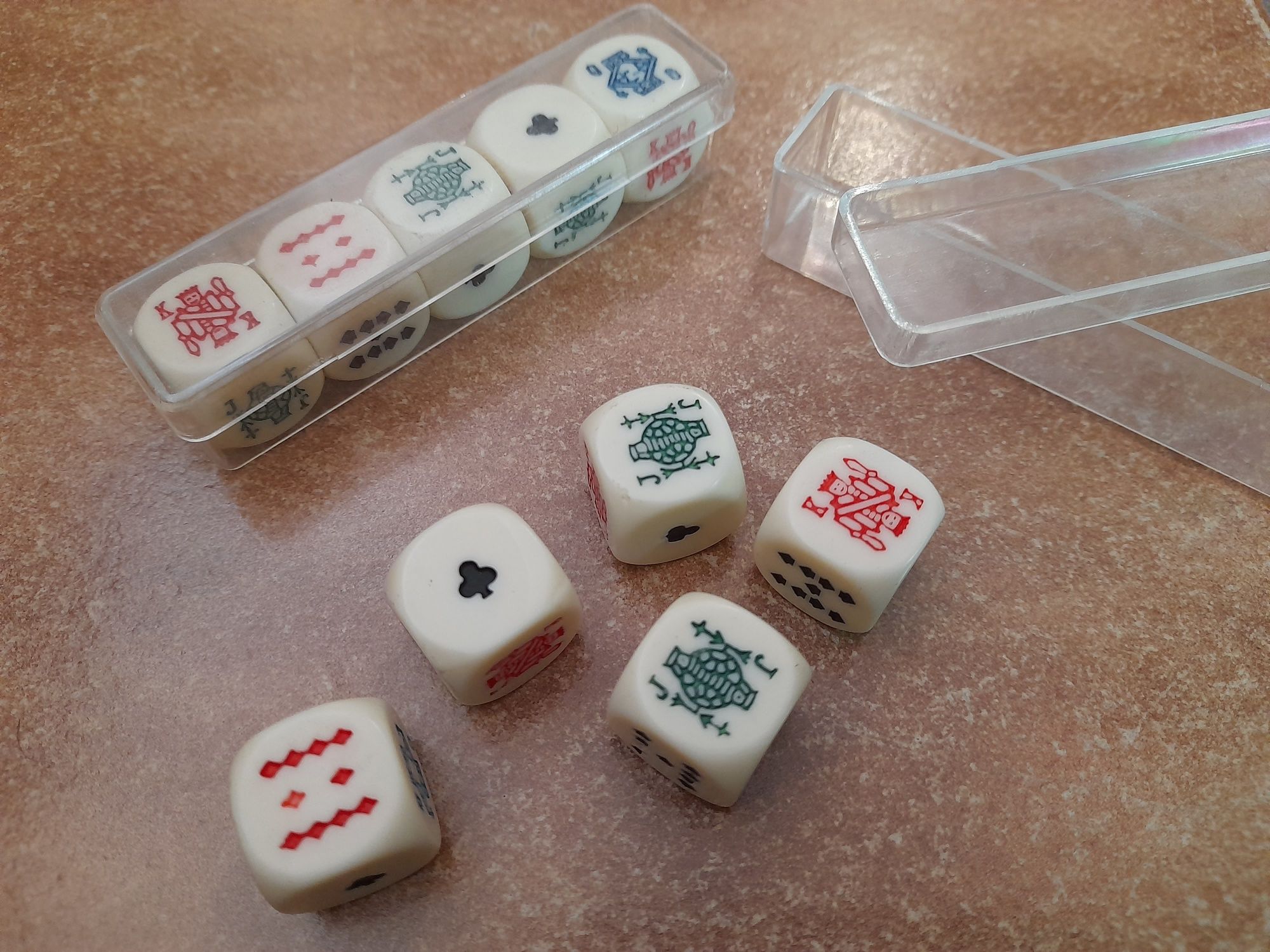 Dados de Poker Novos com caixa - completo - 5 dados