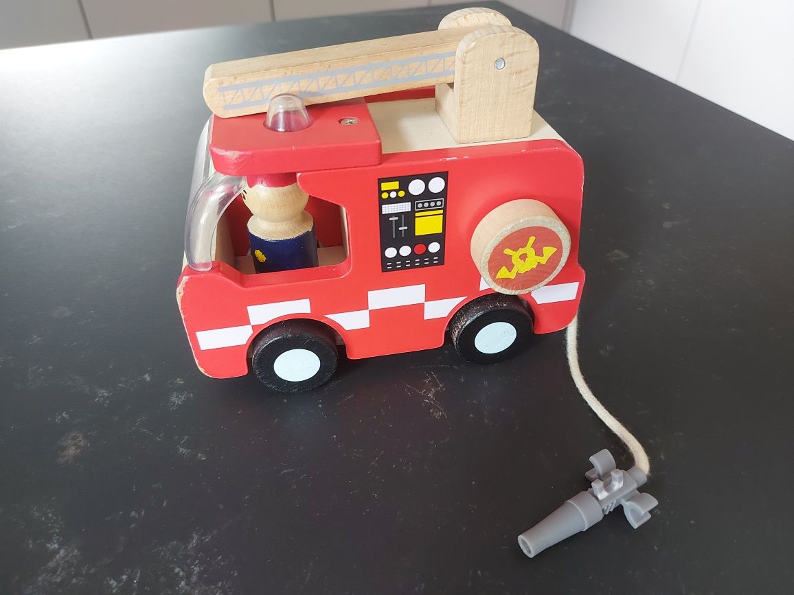 Drewniany wóz strażacki - Playtive