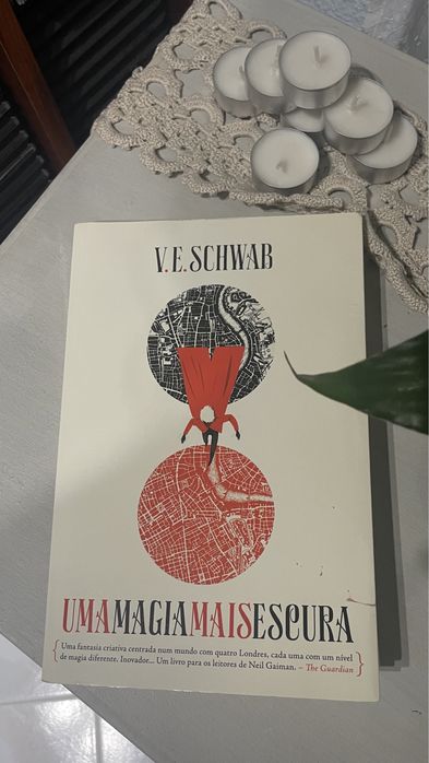 Livro Uma Magia mais Escura - portes incluídos