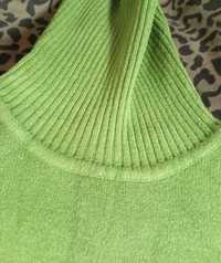 Продам светр зеленого кольору