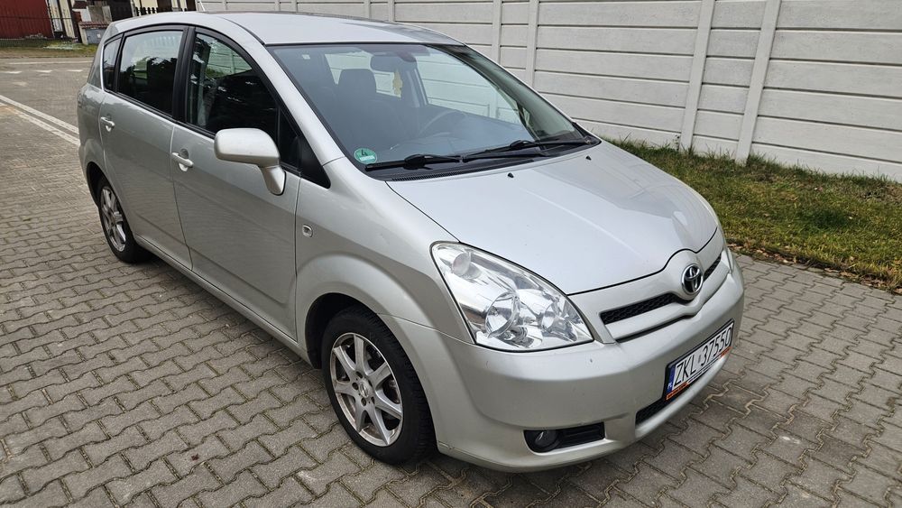05r 7osobowy AUTOMAT TOYOTA COROLLA VERSO 1,8 120KM hak alu