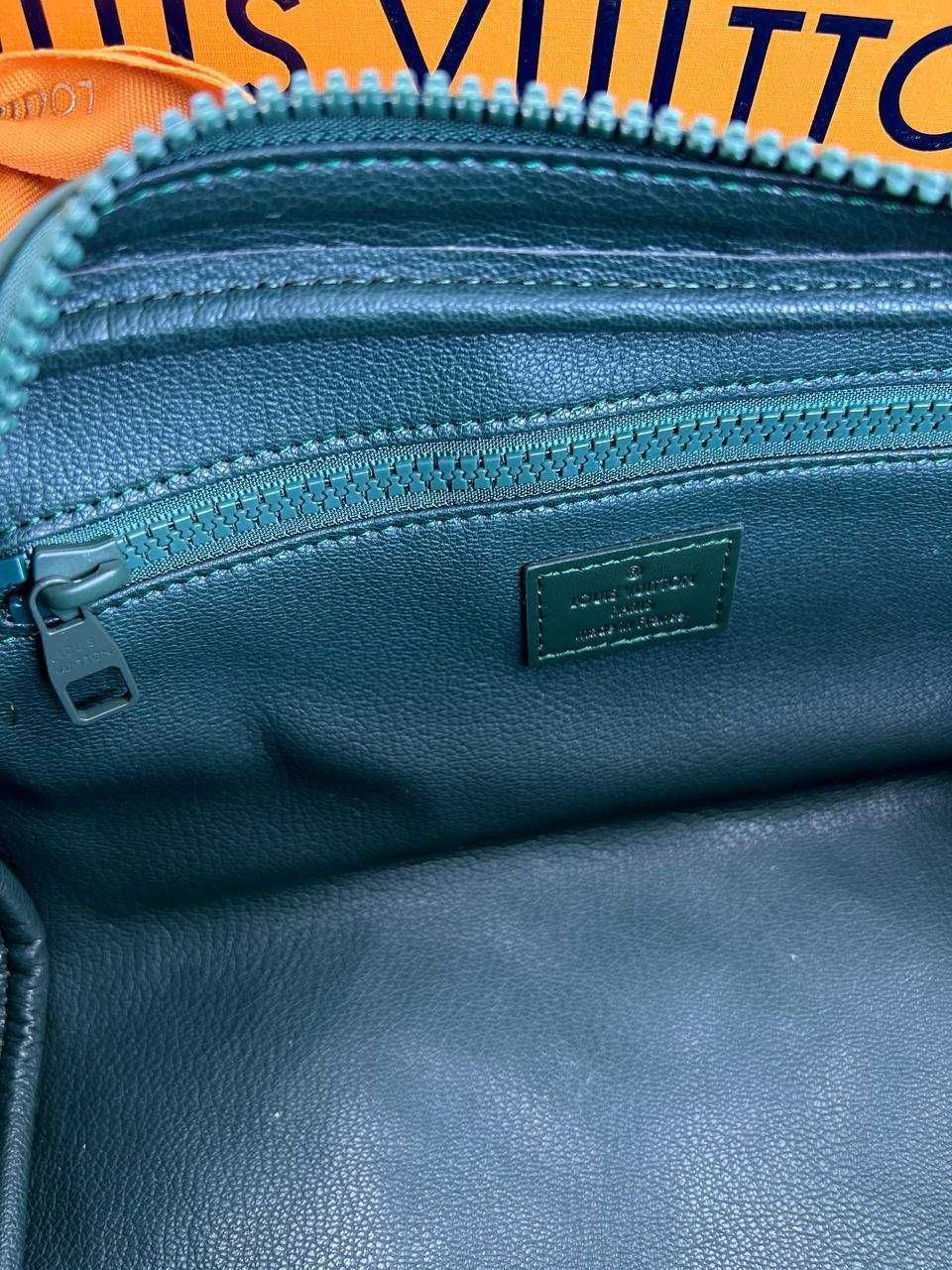 Зеленый несессер Louis Vuitton кожаная косметичка Луи Витон LV c870