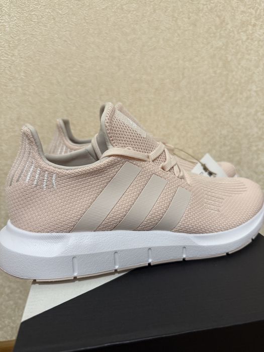 Кросівки Adidas Swift Run 1.0 рожеві р.42 оригінал