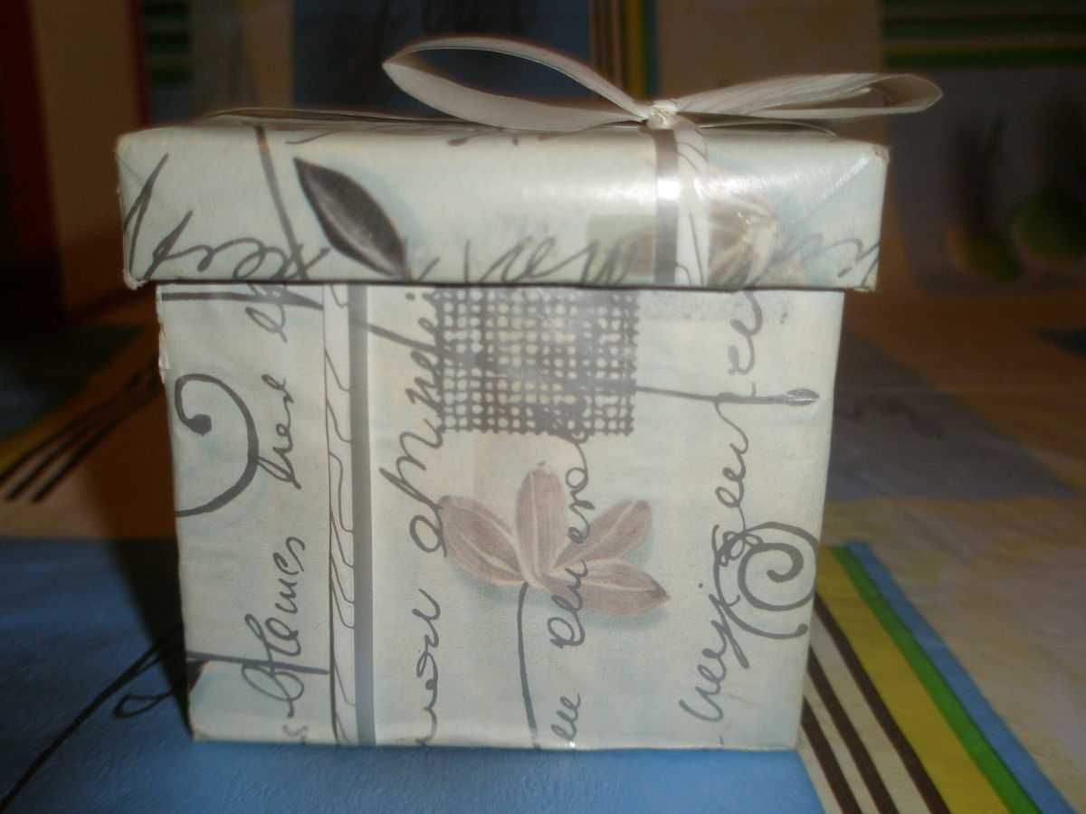 Новая,красивая коробочка+бантик д/романтик подарка ювелирных украшений