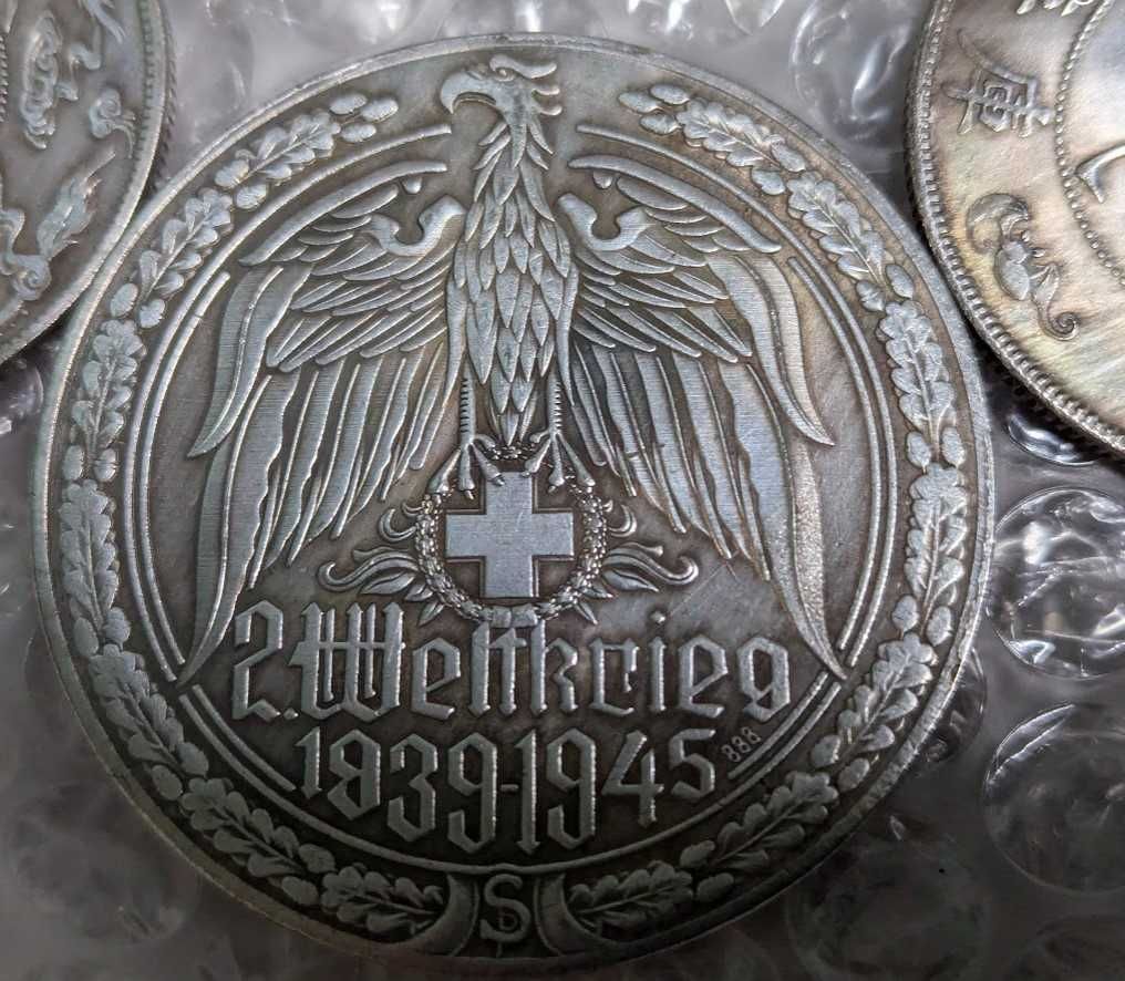 комплект металлических сувенирных монет б.у.