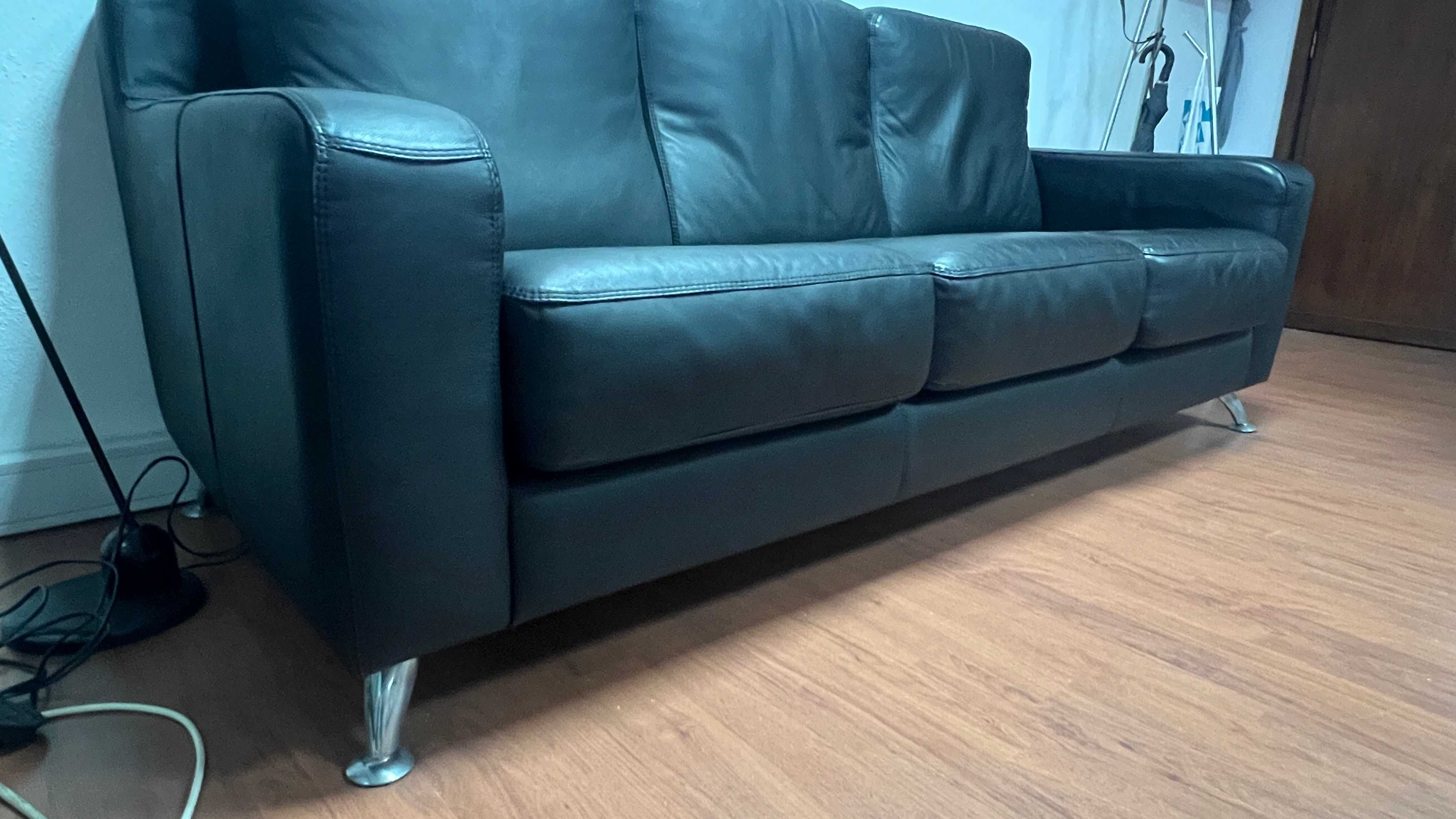 Sofa Pele Genuina Preto e Aluminio em Excelente Estado