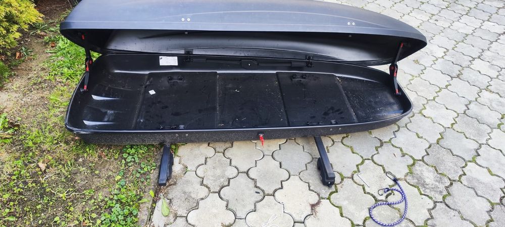 Box dachowy z bagażnikiem 480L – włoski, solidny, gotowy do drogi!
