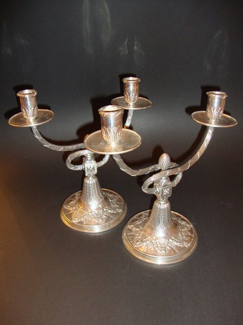 Par de candelabros antigos em prata