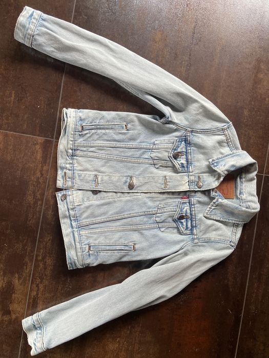 Kstana jesns Levis XS