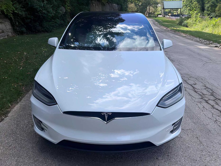 Tesla Model X      2018
