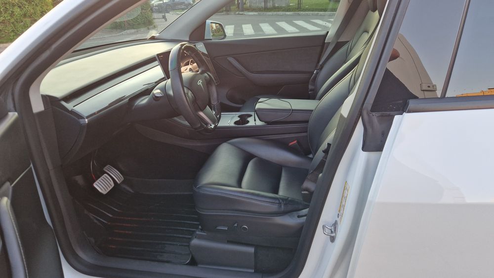 Tesla model Y Performance