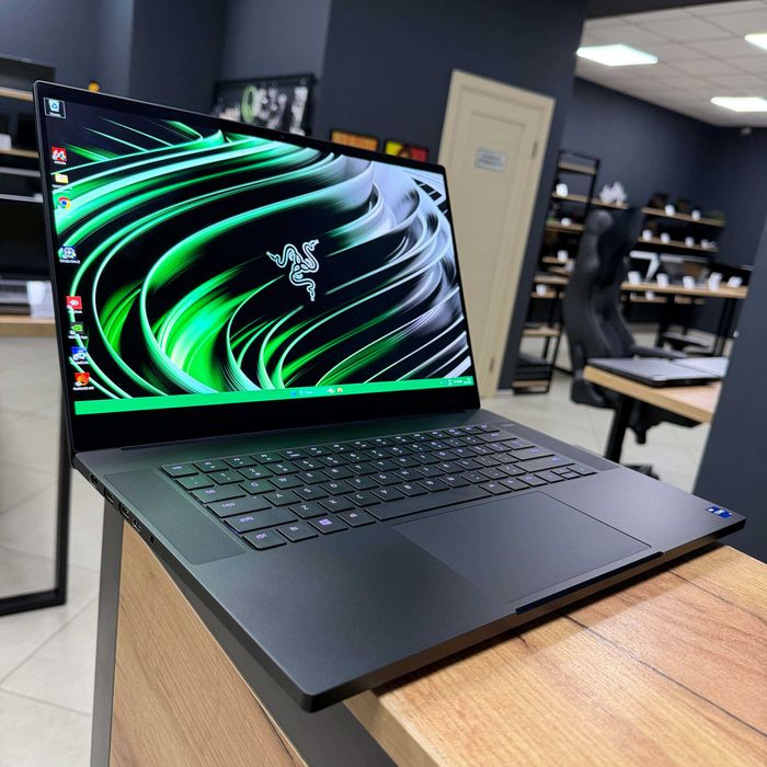 Ігровий Razer Blade 15 - 4K, OLED Touch/i9 11900H/RTX 3080 16 GB/32 GB