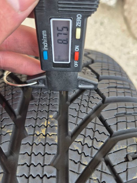 Opona Semperit Mastergrip 215/60r16 1szt zima 21r