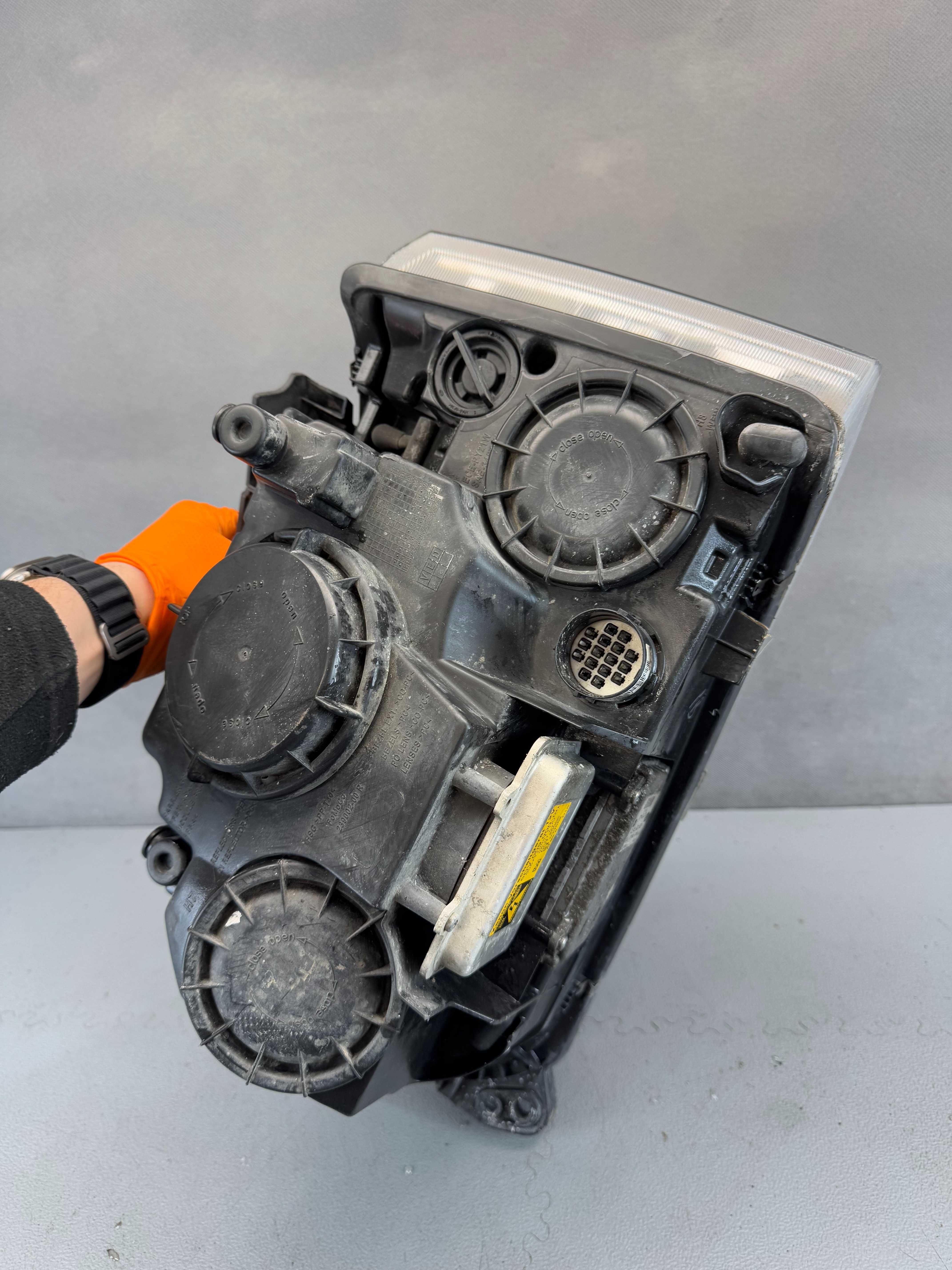 RANGE ROVER III (L322) Lampa Przód Bi-Xenon Skrętny Prawa EU 13PIN