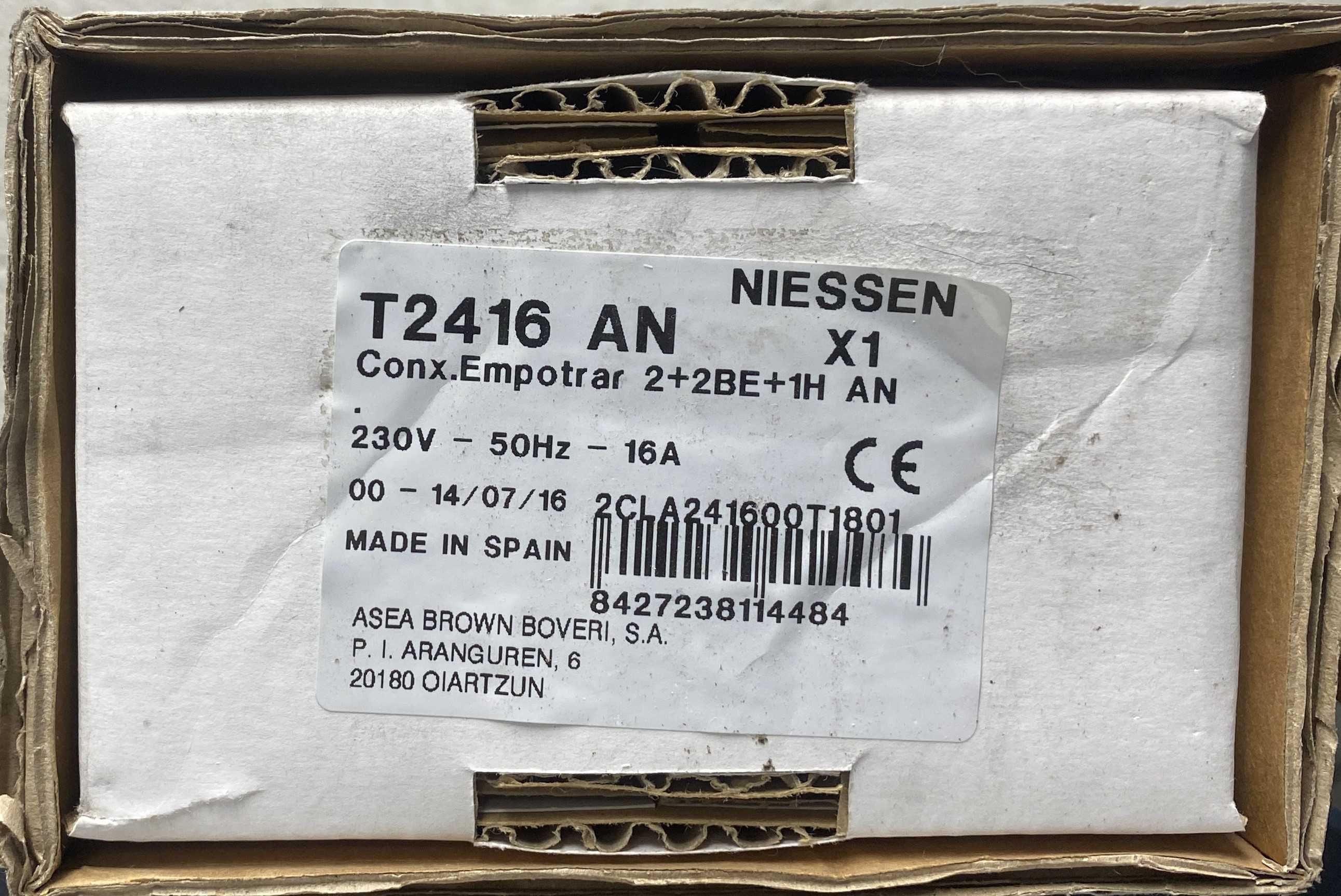 NIESSEN T2416-AN Base Emp 2+2 Schuko + 1 vacio Lat