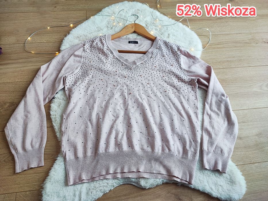 Śliczny sweterek damski plus size wiskoza w serek z perełkami