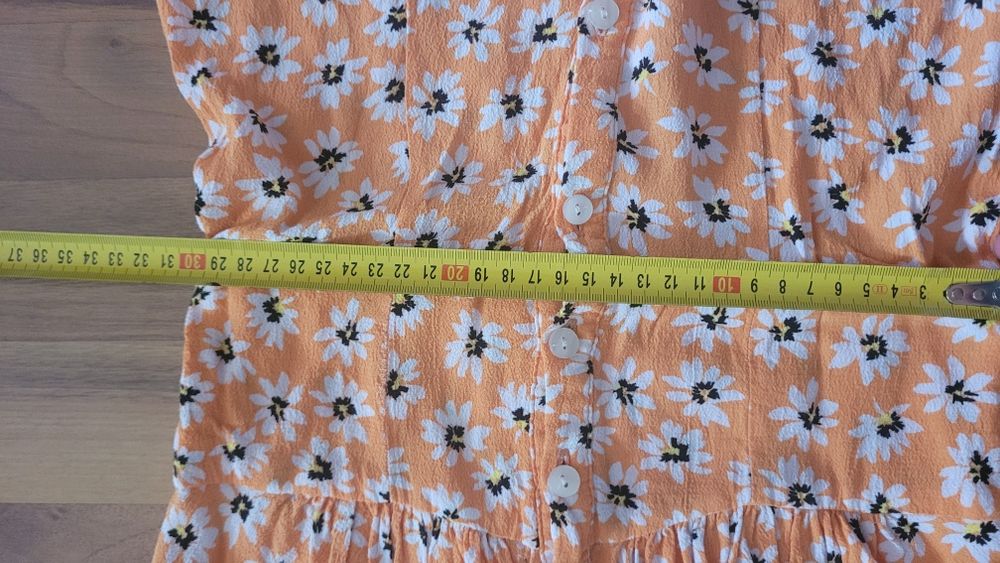 Sukienka hiszpanka Bershka. Lekko się naciąga.