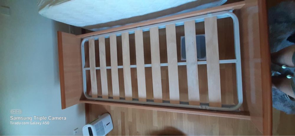 Cama 90x1,90 e estrado