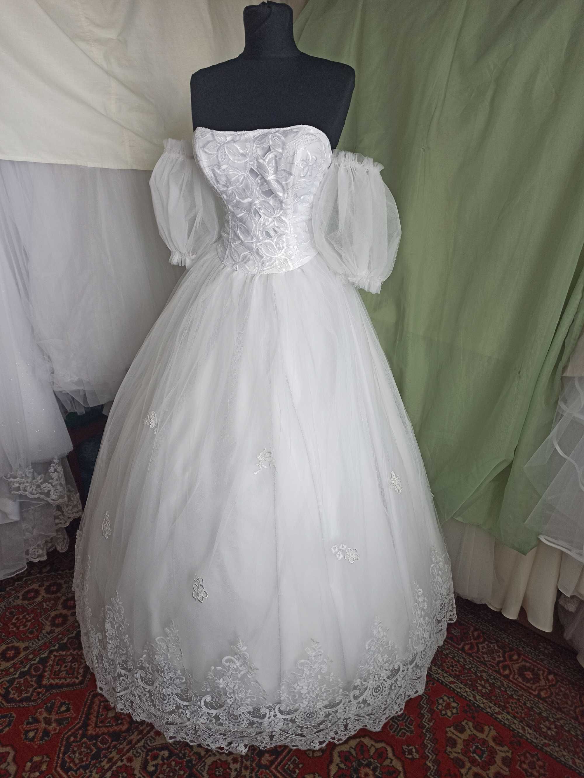 Свадебное платья с рукавами -фонариками 44р