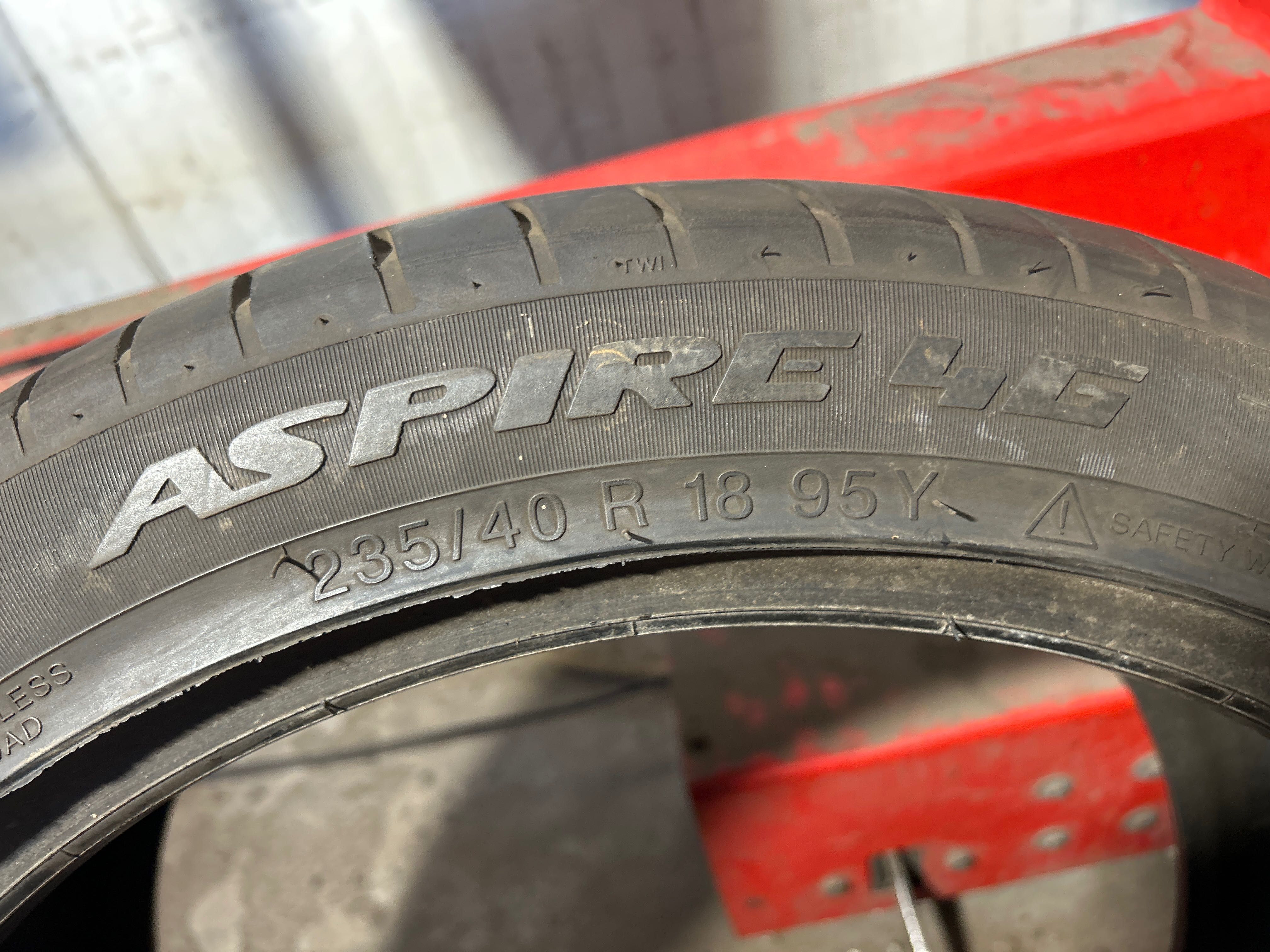 Apollo Aspire 4G 235/40/18 95Y