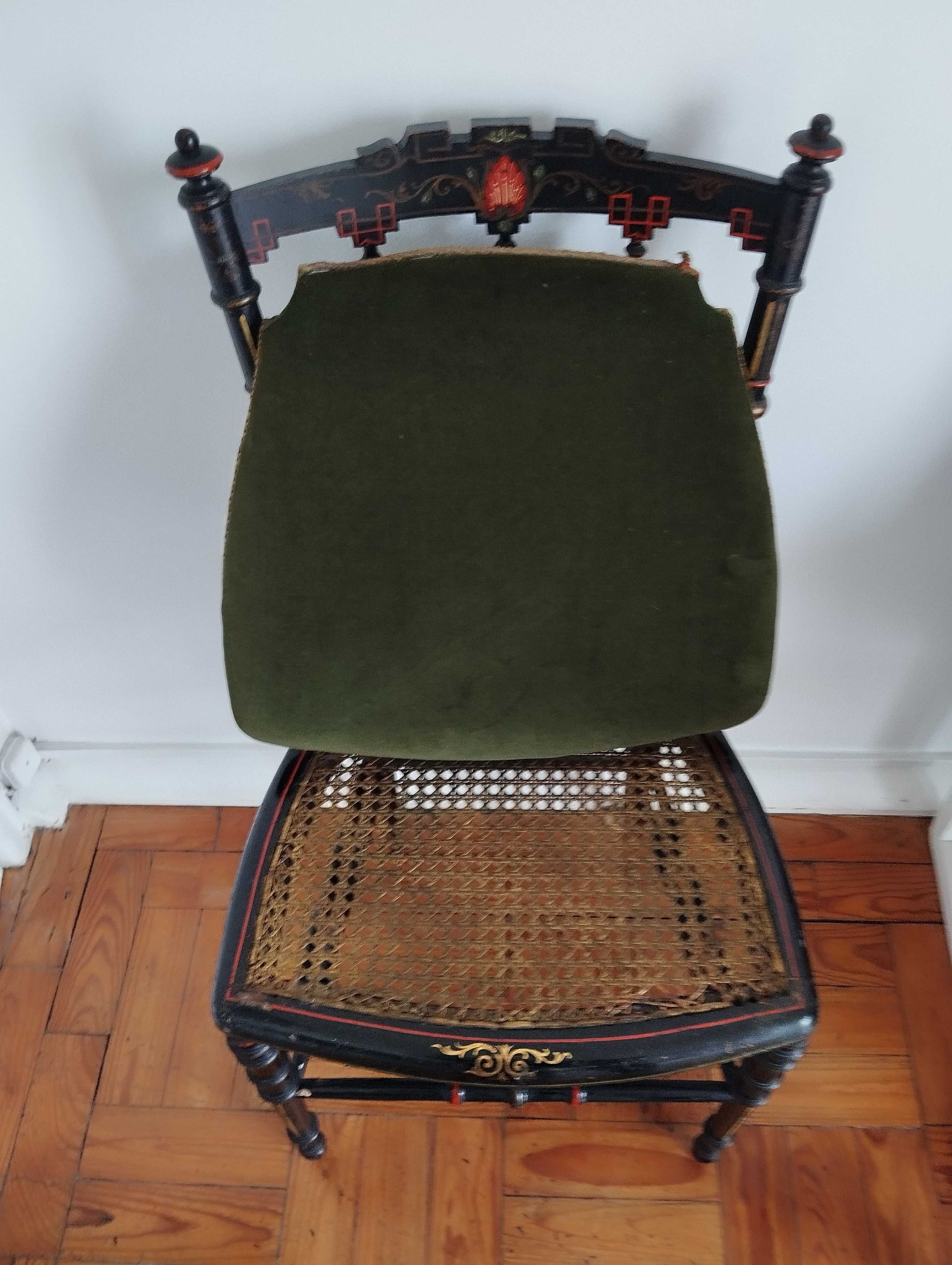 Cadeiras antigas assento palhinha lacadas preto