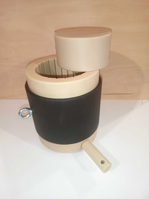 Бочка 3,3 литра для маслопресса, капролоновая