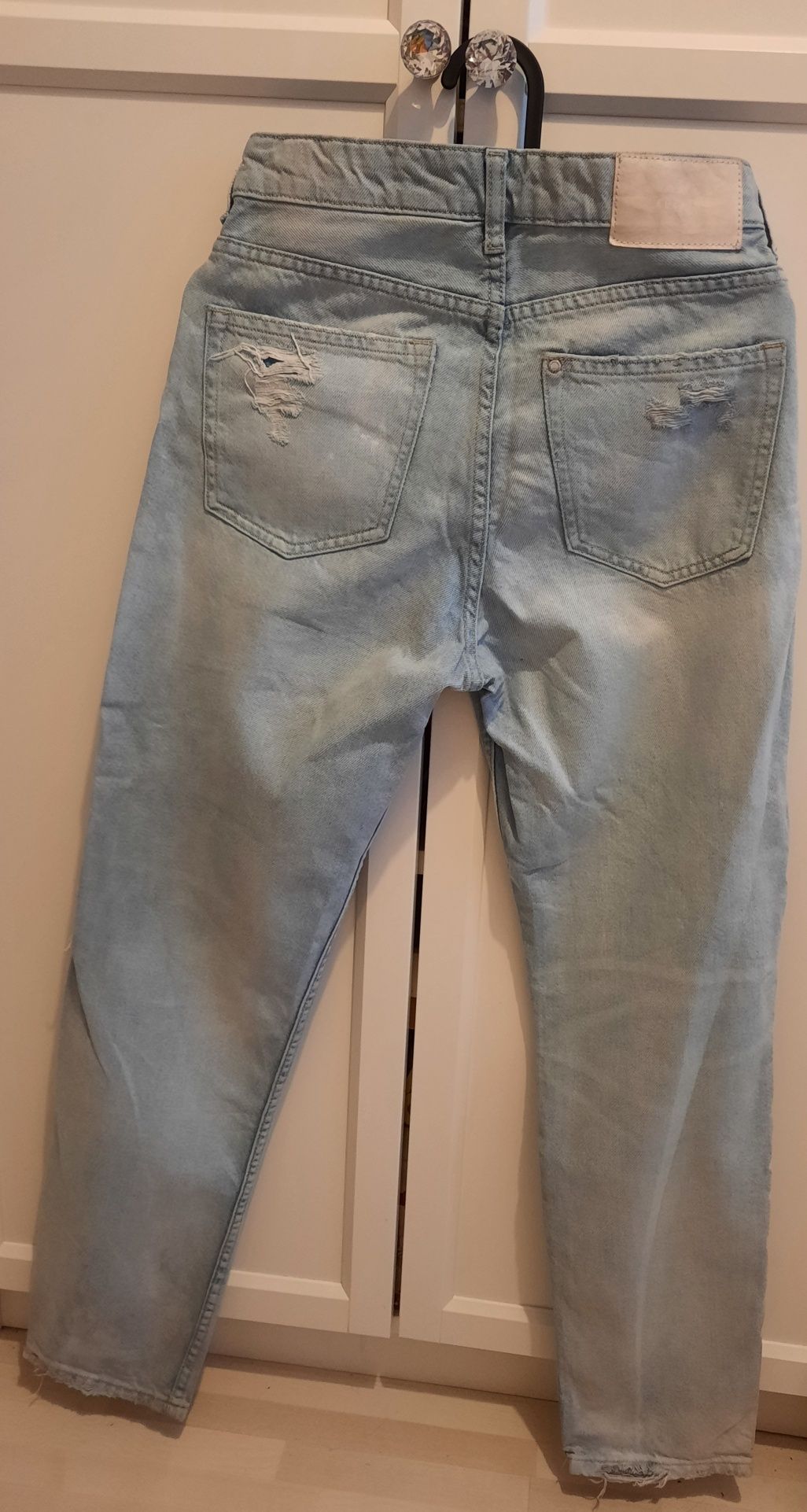 Spodnie damskie r. 32 H&M jeansowe z dziurami używane