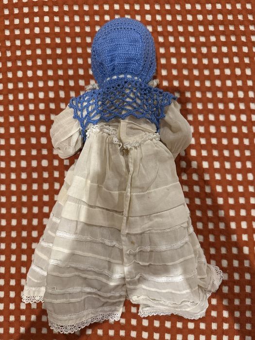Boneca antiga em celulóide e pano – Europa, década de 1940 – 28 cm