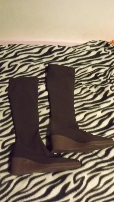 Botas de cano alto castanhas