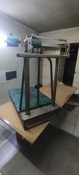 Balanca decimal antiga em ferro capacidade até 500 kgs