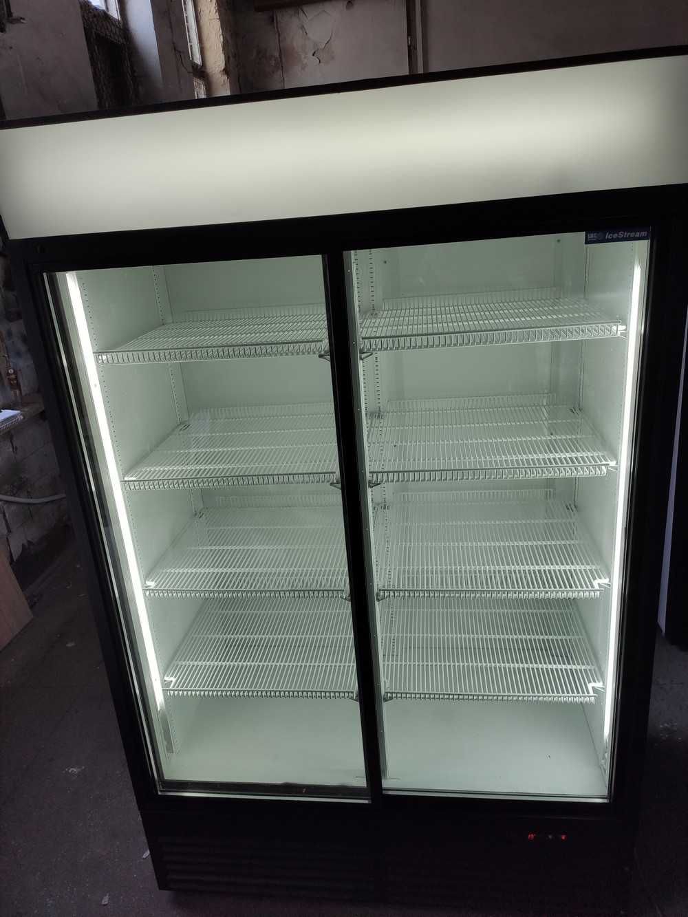Вместительный холодильный торговый шкаф 1200л