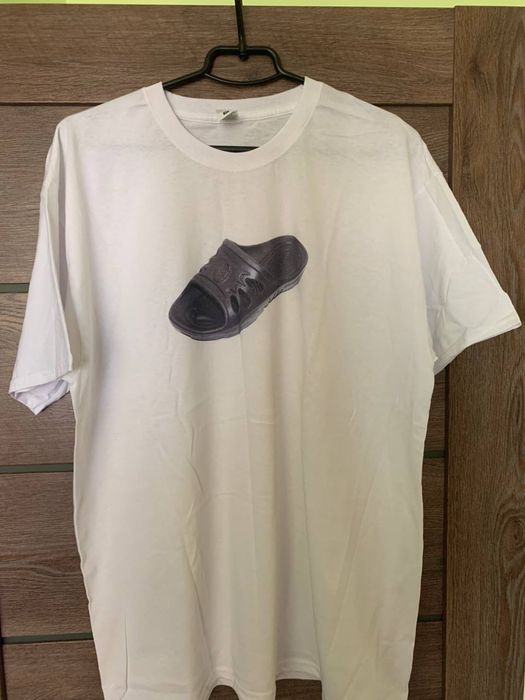 Футболка з тапком